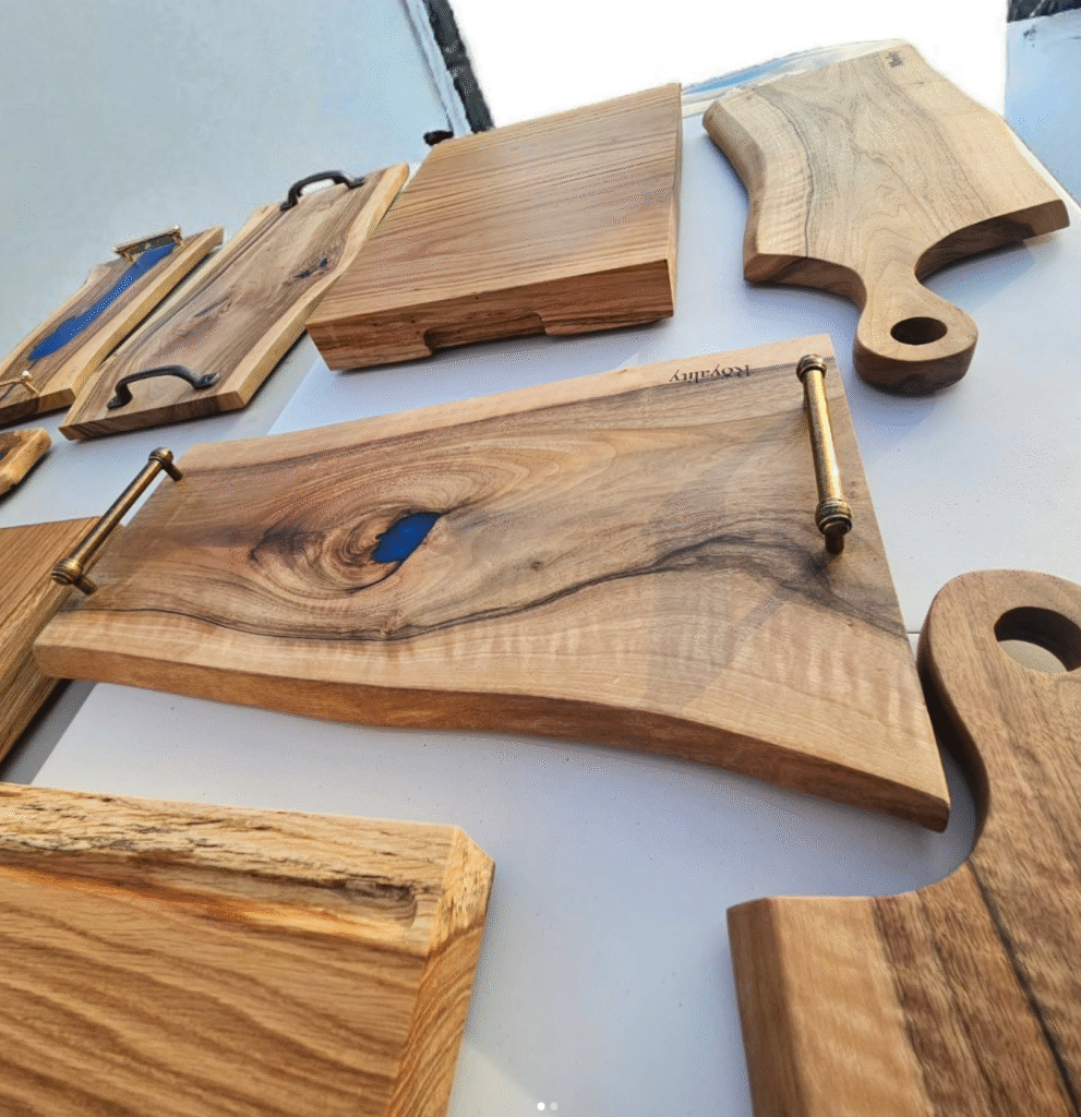 wyroby drewniane
Deski 
Stolarstwo